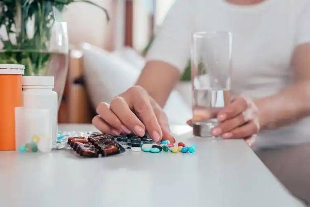 降压药饭前吃还是饭后吃？再三提醒：3点不注意，吃了等于白吃