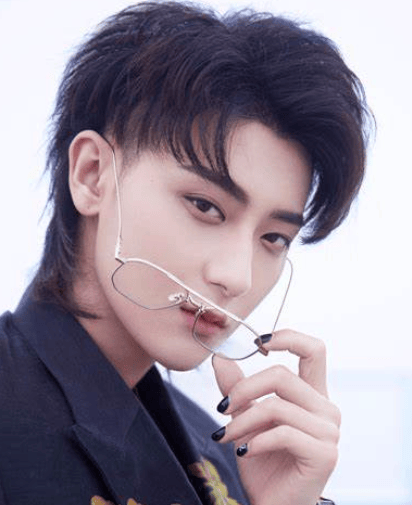 原创            黄子韬声音嘶哑推介卫生巾