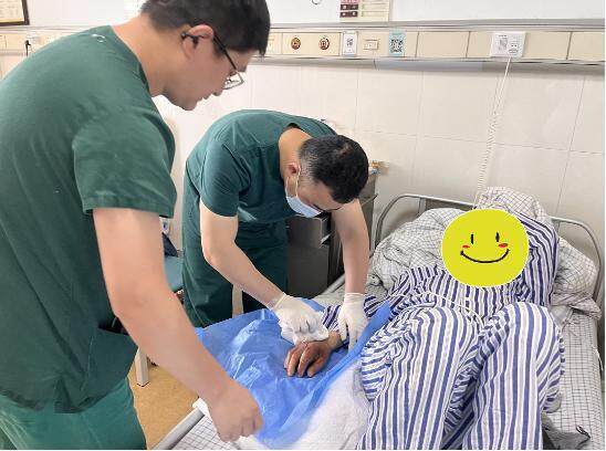 一根鱼刺引发“食肉菌”感染危及生命！处理海鲜切勿大意