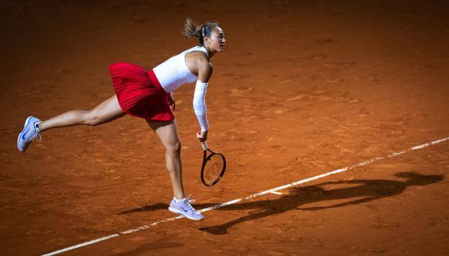 新华社快讯：郑钦文不敌高芙 无缘WTA1000罗马站女单决赛