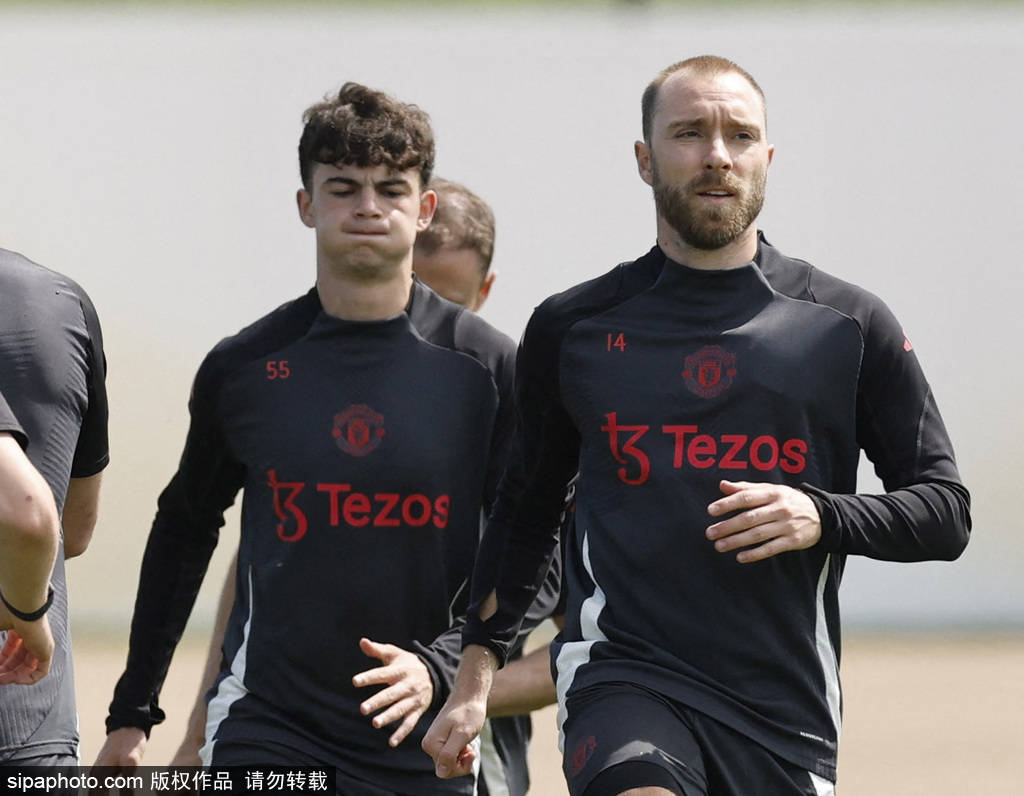 B费惊天一让，情义千金！曼联队长告别倒计时？亿万合同与忠诚的抉择！