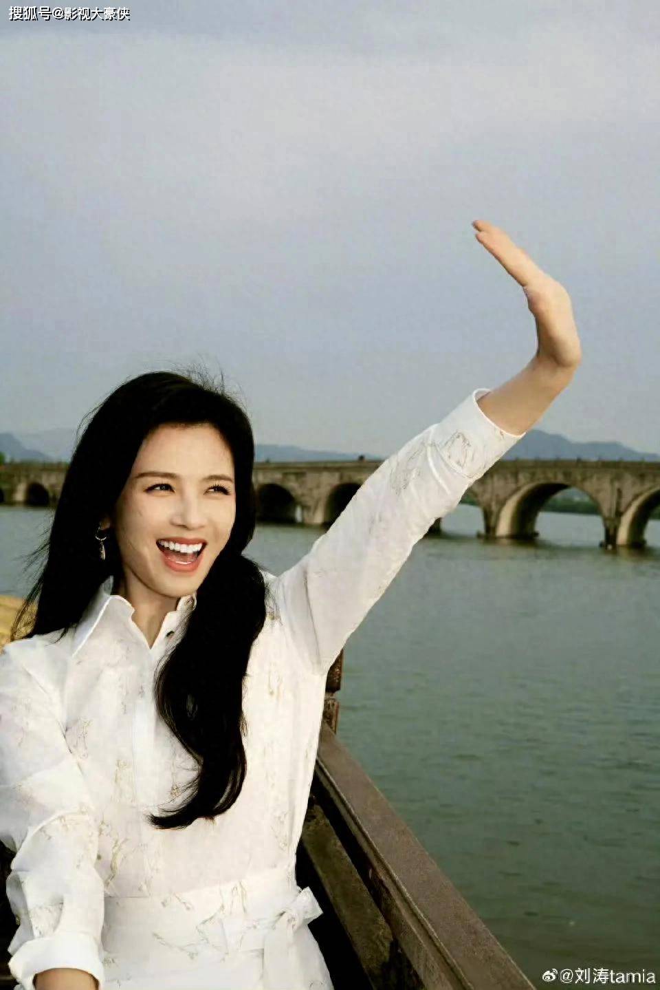 原创            刘涛片场变身"严厉姐姐"？刘奕畅接不住戏被当场教学