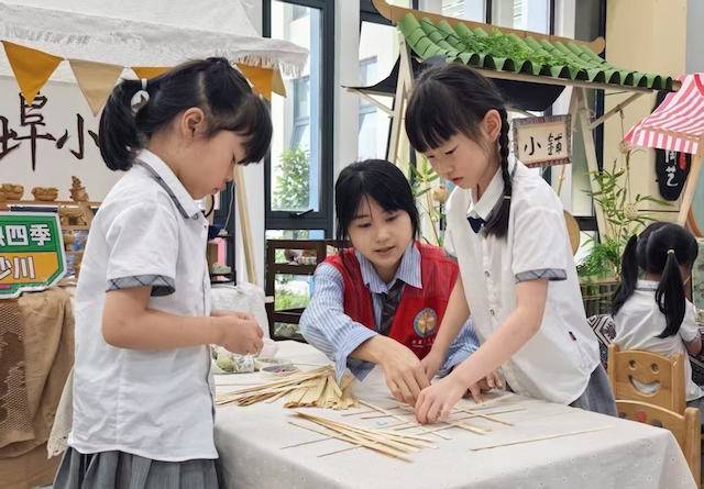 台州黄岩：青瓷护苗庆“六一” ，竹编龙舟暖端午