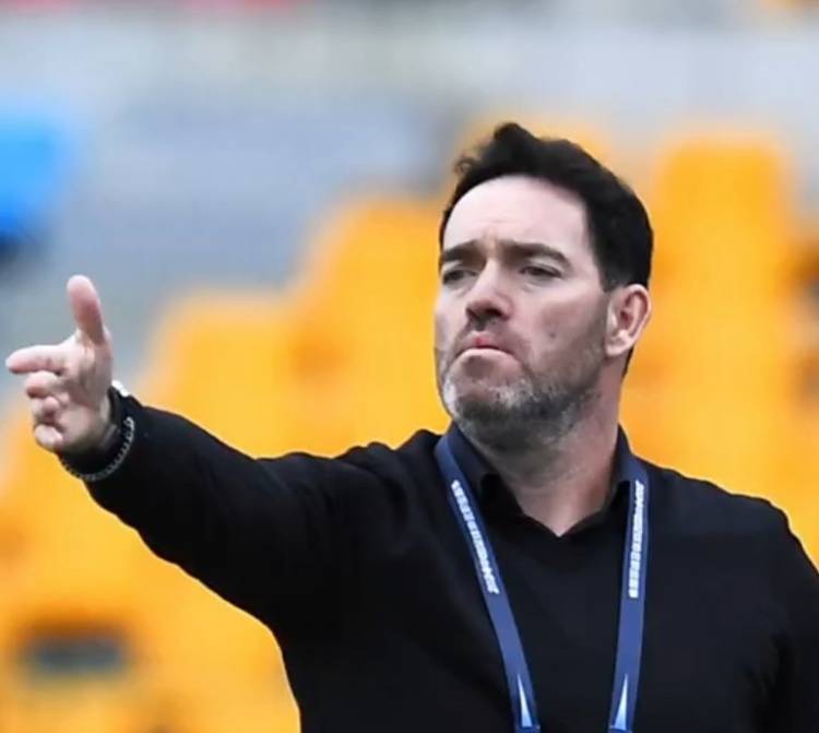 长春亚泰新任主帅苏亚雷斯将乘坐CA1627航班抵达，欢迎球迷迎接