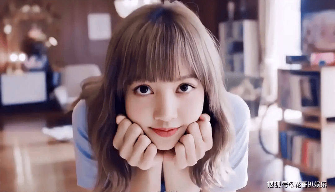 原创            Lisa再现大尺度表演，真空上阵低俗演出，为求刺激下体塞道具