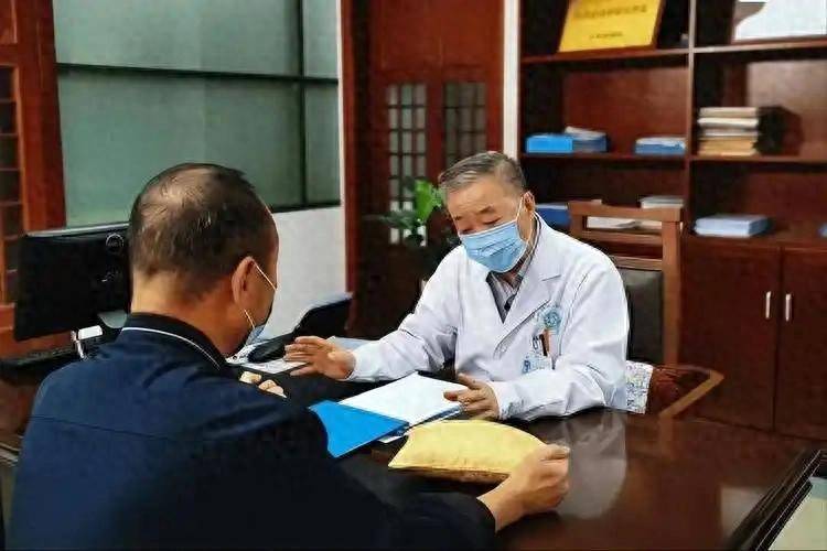 原创            医生发现：胰腺癌初期不是口渴多尿，而是悄悄出现这3个小信号