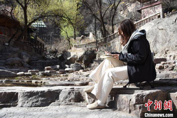 河南安阳石板岩：春季写生正当时