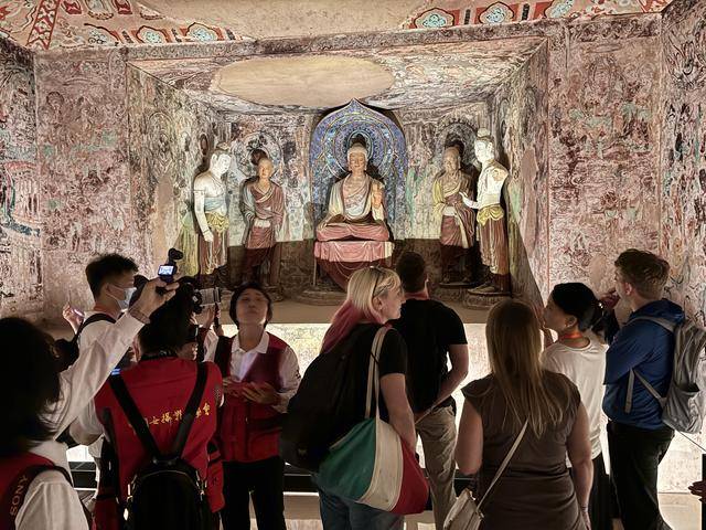 “如是莫高”敦煌艺术大展端午体验日活动举行