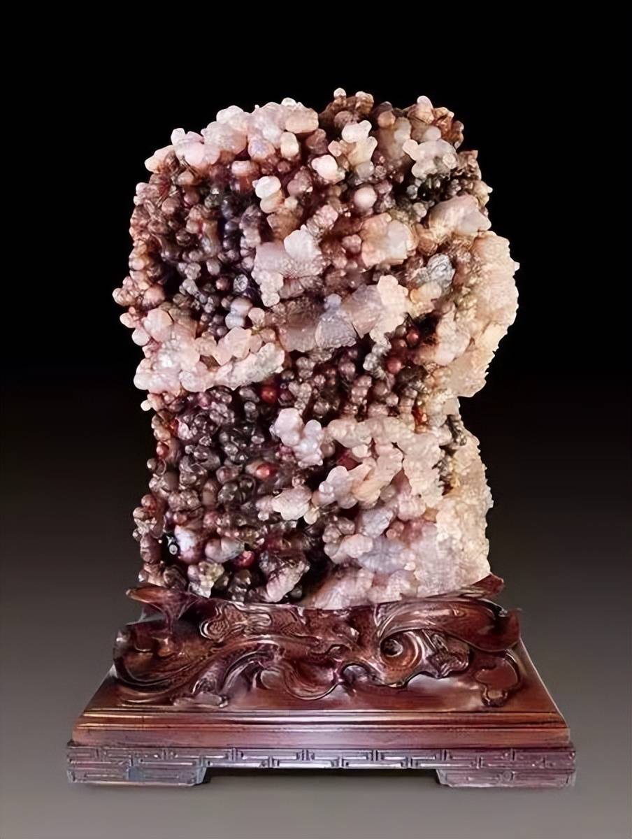 这块玛瑙上密布珠子，卖家想20万卖出为自己治病，买家给了58万