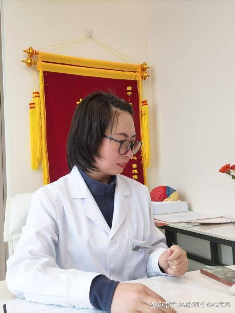 南京心理咨询师雷雅儒：总觉得自己不如别人？青少年自我认同课程