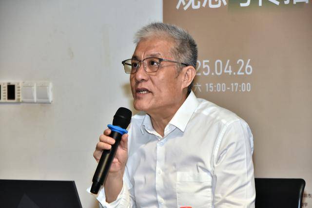 AI时代重识书籍艺术，胡洪侠“四方沙龙”探讨“书籍之为艺术”