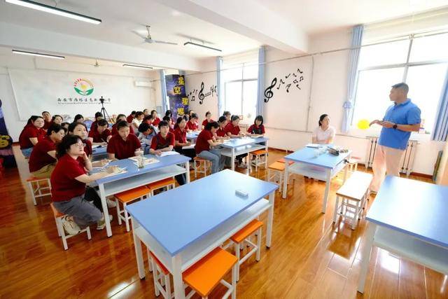 雁塔区高新路小学开展心理健康专题培训