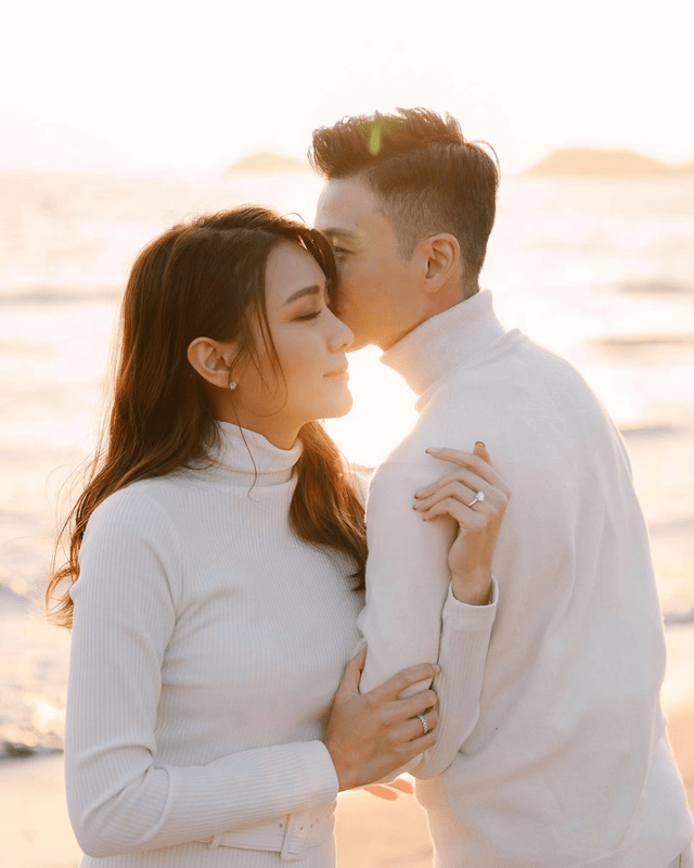 TVB前小花陈诗欣晒30周孕肚写真，3年备孕终圆梦，四肢纤细状态佳