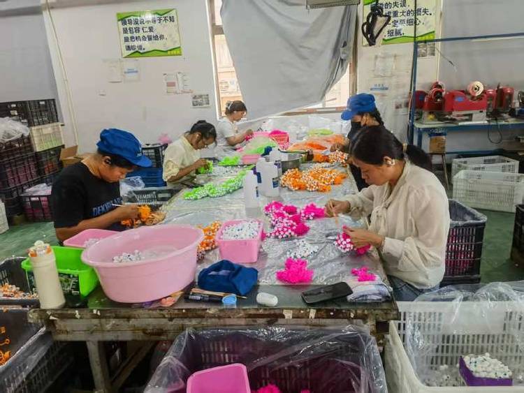 中美互降关税48小时：美国客户“砸单”，义乌工厂加急发货