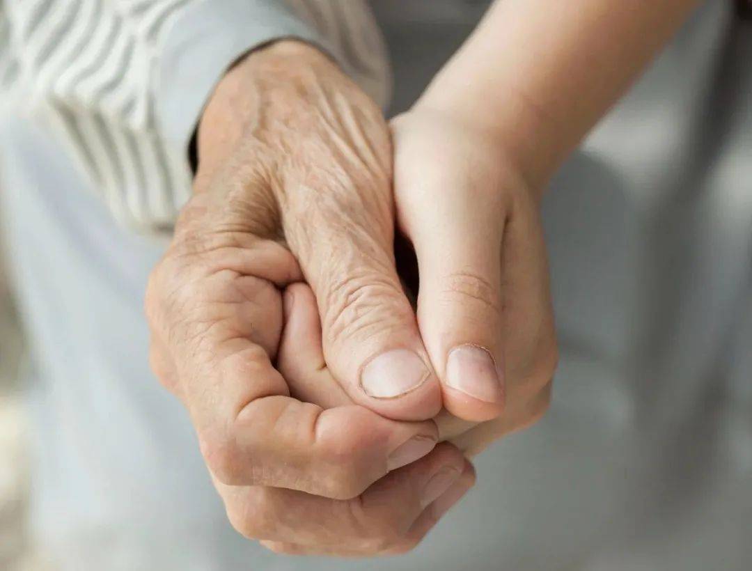 长护险下乡难，失能老人照护服务短板如何破解？