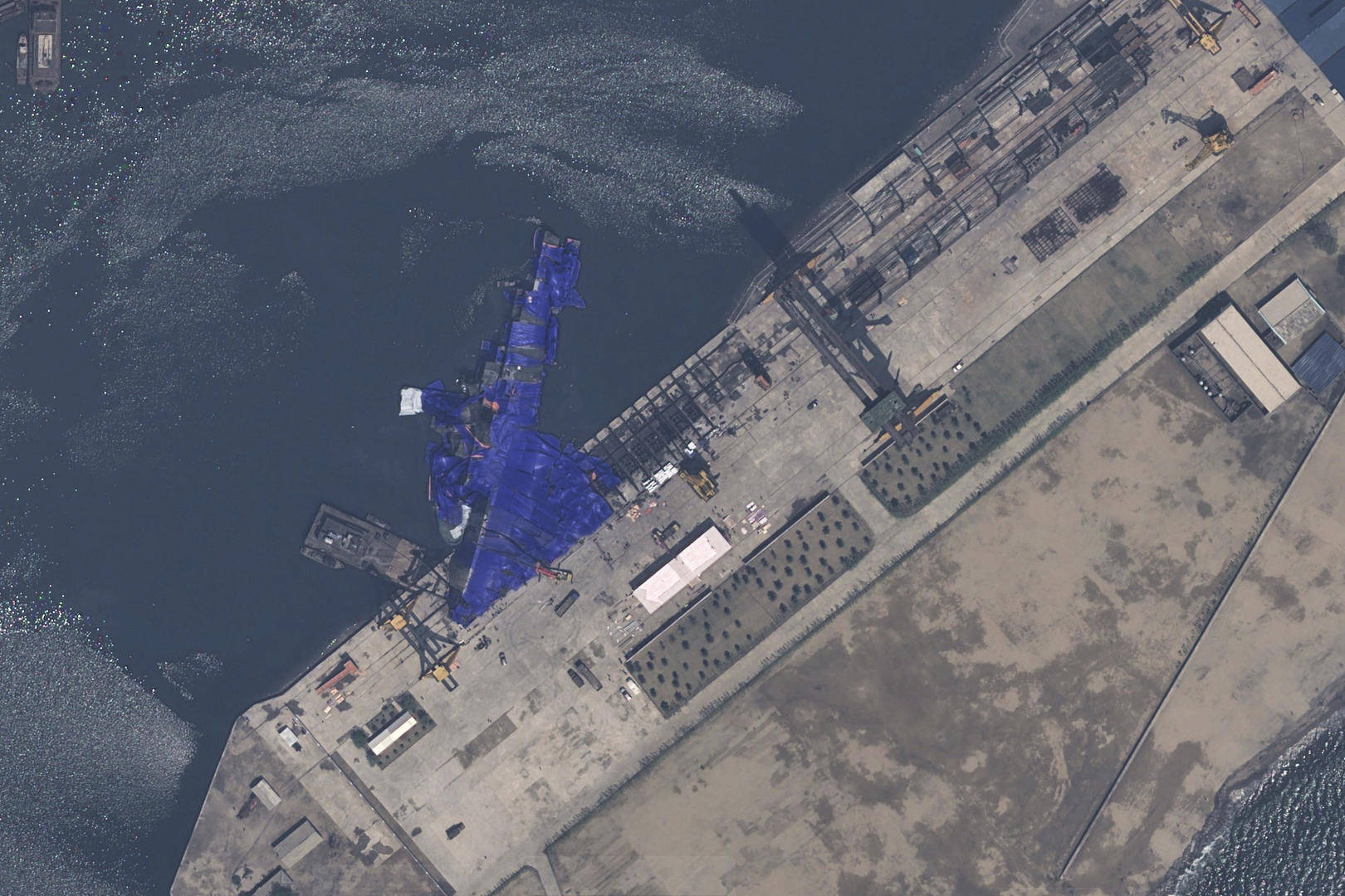 朝鲜新建驱逐舰下水失败：修复舷侧需10多天时间，造船厂厂长已被传唤