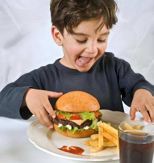 营养师拉黑20种零食：会“偷”走孩子的健康和身高，导致娃变笨