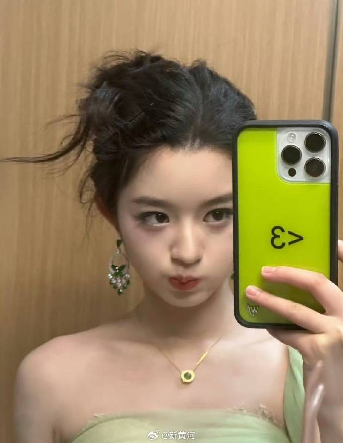 演员黄杨钿甜爸爸回应天价耳环及贪腐质疑：耳环不是正品