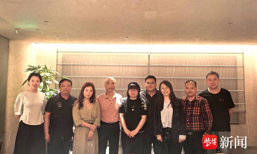 姜琍敏、蒯天在北京看望文学艺术界名家