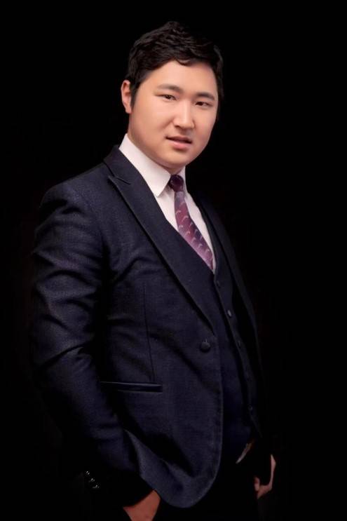 李鉴宸7年远离中国古玩界潜规则，鉴宸集团新加坡逐梦古玩界