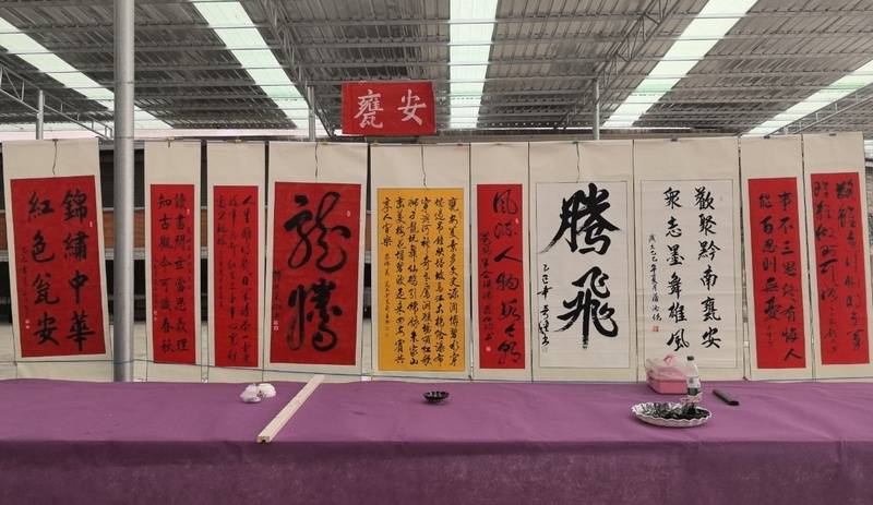 黔南瓮安：银龄泼墨共绘书画艺术