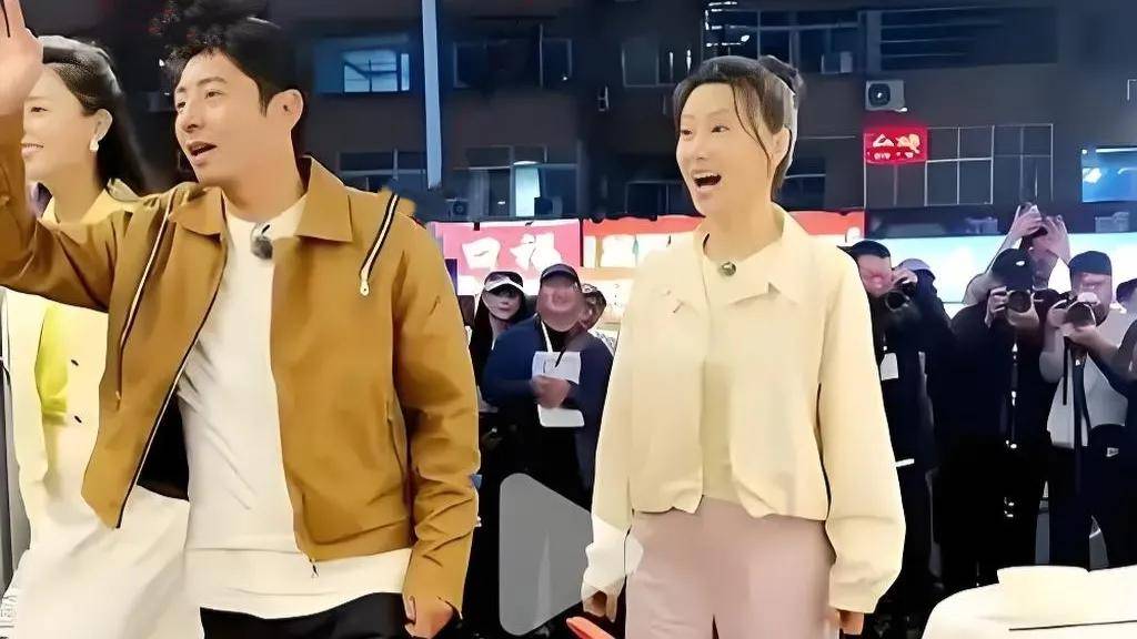 原创            撒贝宁身高挑战, 一米七擀面杖, 奇妙较量大揭秘