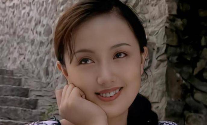 原创            朱媛媛，嫁给初恋16年，她值得！