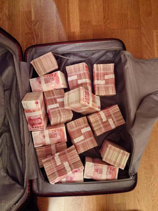 银行取现150万元准备交给业务员，民警上门劝阻4小时“叫醒”受骗人