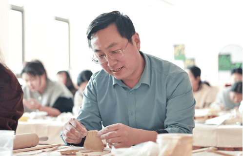 东营市莒州路幼儿园开展“陶韵匠心，师者风采”陶艺手工活动