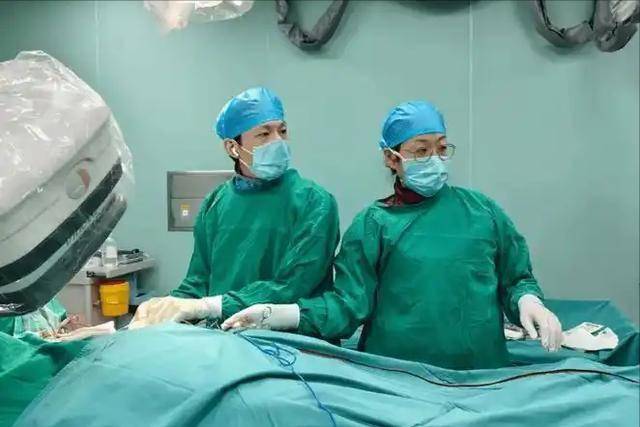 医生直言：做了髋关节置换手术，牢记4个康复重点，以防再脱位！