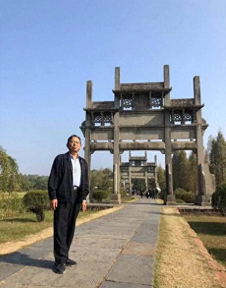 篆书名家刘泽群先生捐赠书法佳作 持续支持将士丰采书画院建设