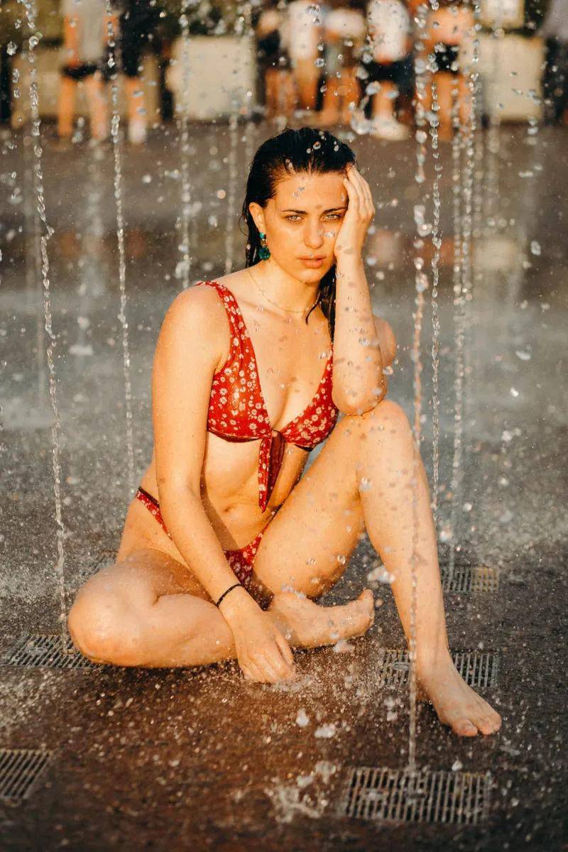 Nirish 写真 | 广场喷泉中尽情戏水