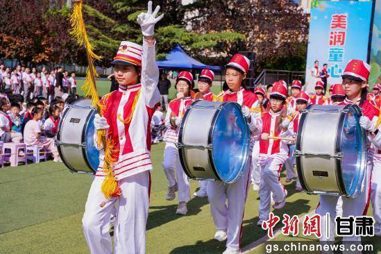 兰州城关区民主西路小学校园艺术节展演迎“六一”