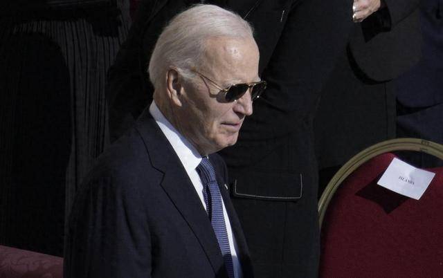 新书揭露：拜登崩盘、白宫失控、美国被谁操盘？