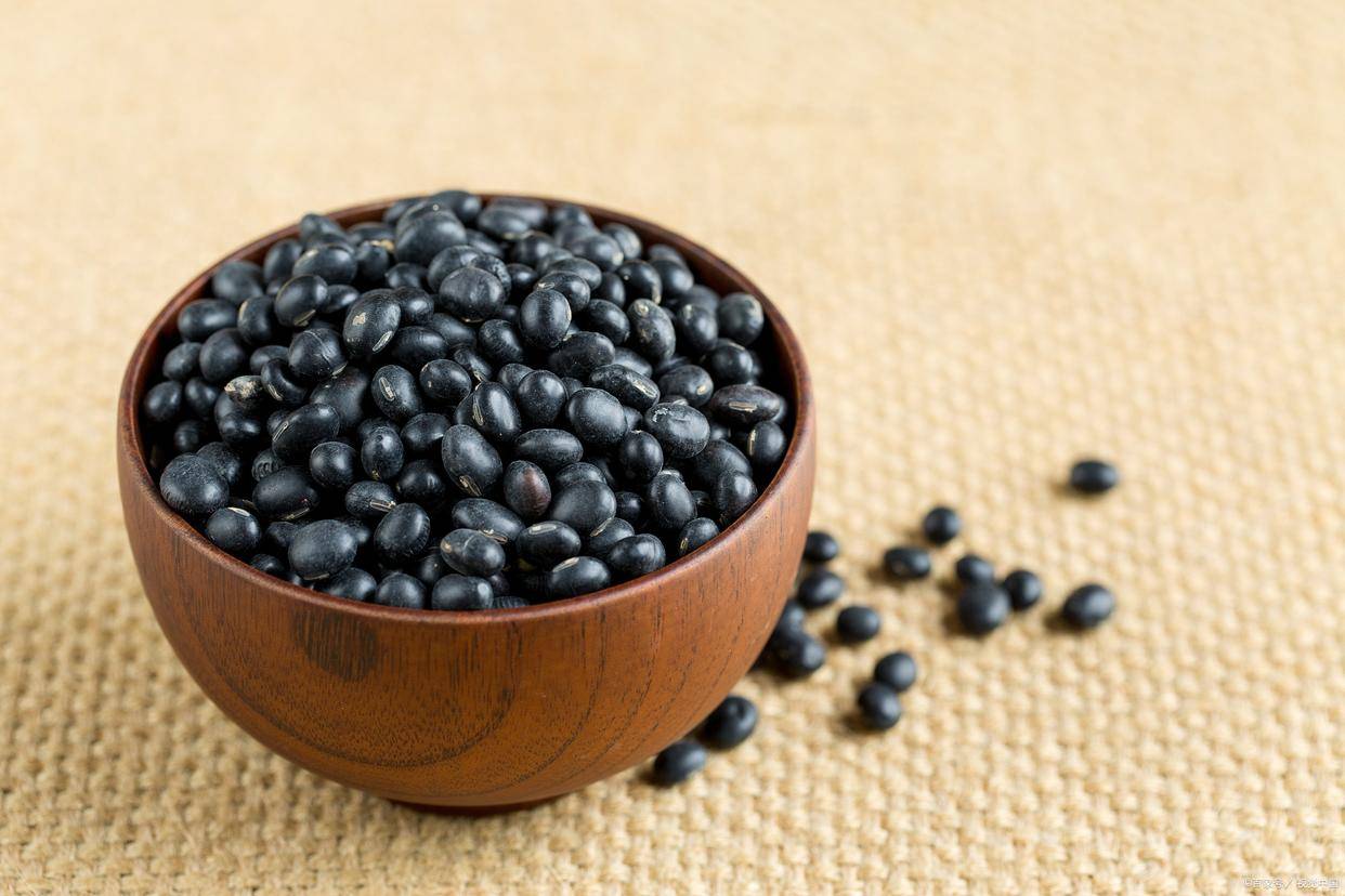原创            没事多吃黑豆，教你从没吃过的做法，头发黑了，睡眠好了，真好吃