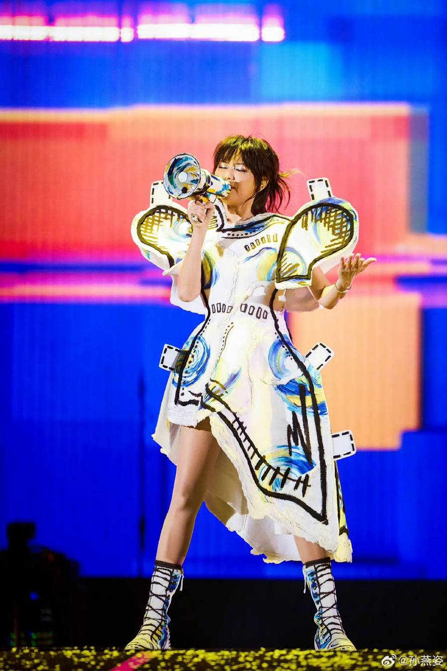 孙燕姿“就在日落以后”演唱会上海站开唱，燃动文旅消费新热潮