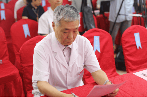 刘红旗巧治耳石症 中医辨证施治解眩晕之困