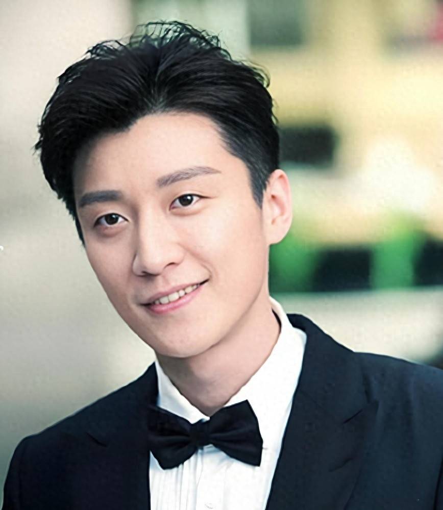 原创            他们笑着站上舞台，却一个个倒在抑郁症里：5位艺人的沉默告别