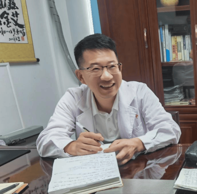 西医判决还有半年时间，一纸诊断全家“应战”打败“癌魔”