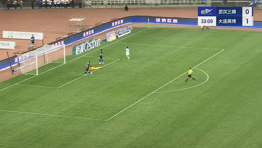 第33分钟，刘祝润直塞助攻，马莱莱单刀破门，英博2-0领先