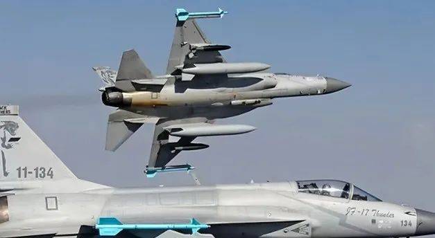 原创            印度导弹仓库，爆发大爆炸：枭龙战机夜袭摧毁S-400导弹系统