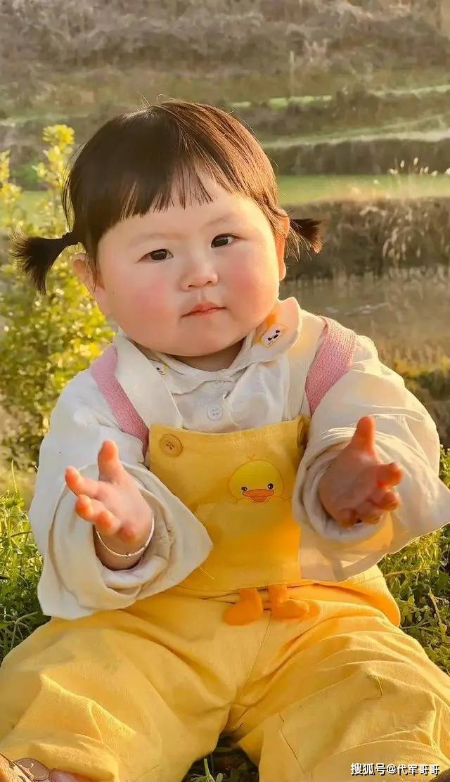 原创            “千万网红”瑶一瑶，从一岁就开始赚钱，至今还没上幼儿园
