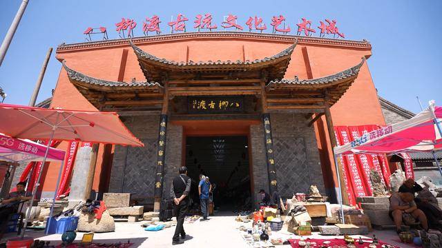 五一假期 来新乡县逛“古玩摊儿”