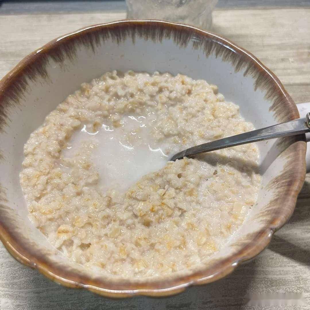 燕麦代替主食是减肥捷径？揭示隐藏的健康风险与正确吃法