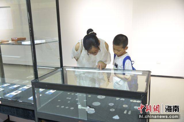 第二届三亚中国古玩暨钱币文化艺术博览会开幕