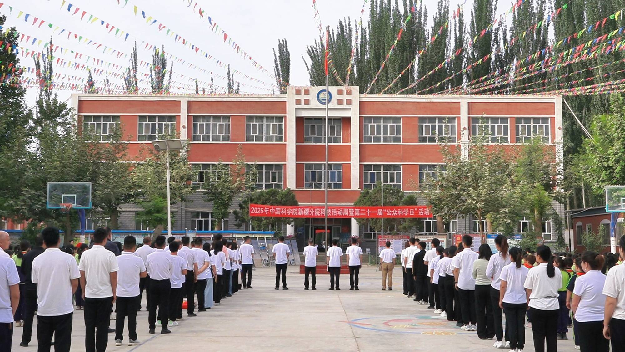 从机器人炫技到艺术启蒙 墨玉学子解锁知识新维度