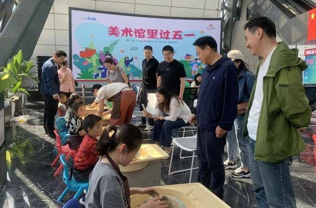“春泥造器”亲子陶艺活动在济南市美术馆举办