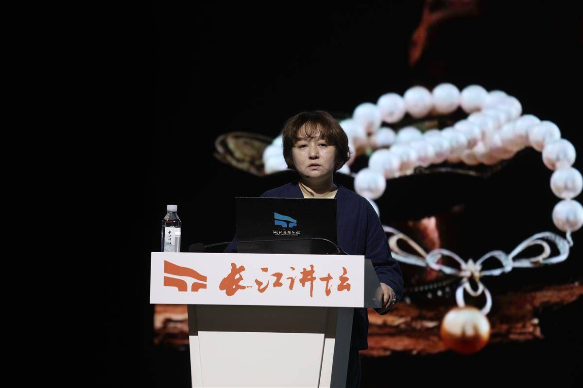 珠宝教授讲座引共鸣：“珍珠也可以做出赛博朋克风！”