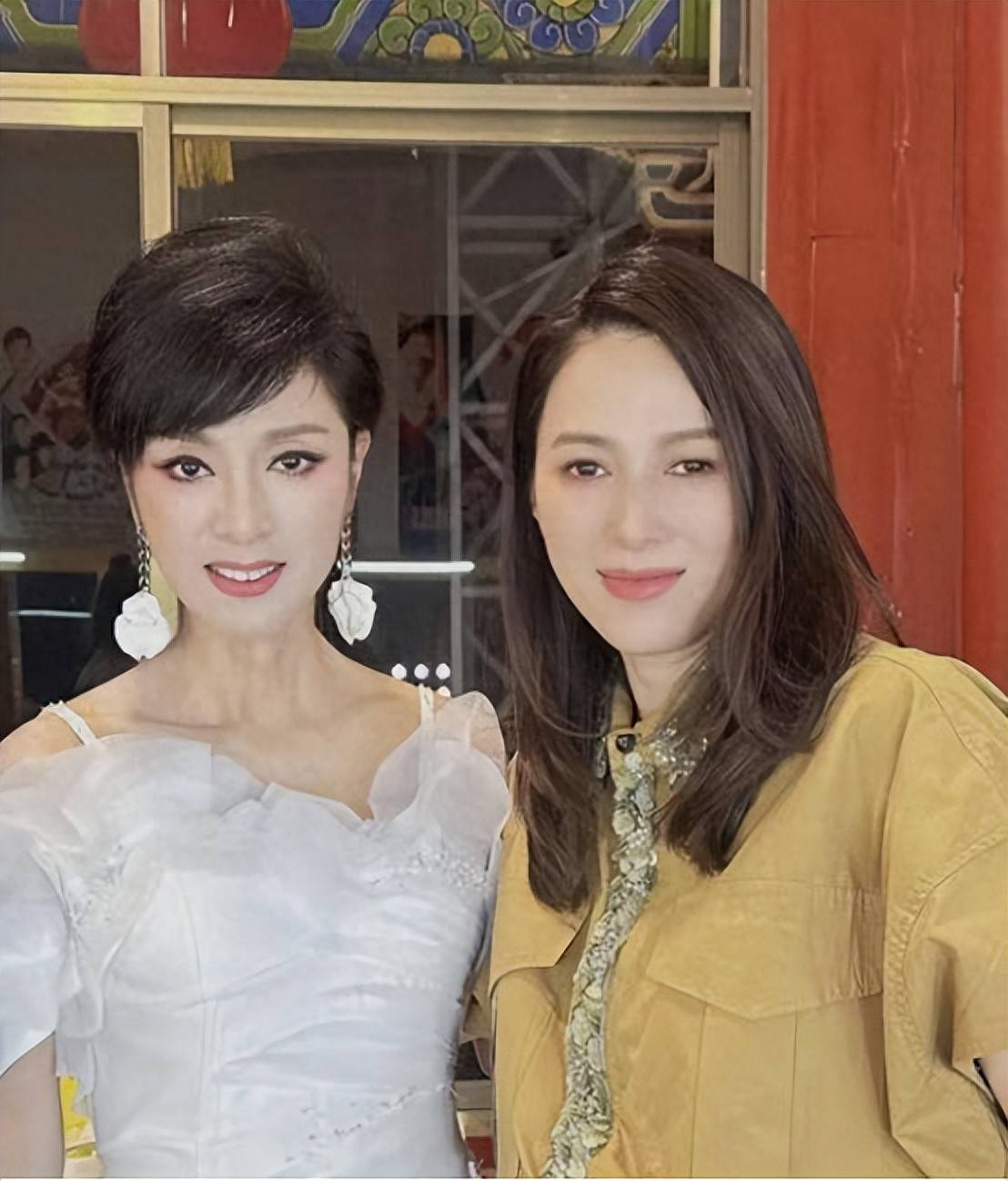 TVB“清冷美人”罕见露面，与米雪同框引回忆杀，被指撞脸章子怡