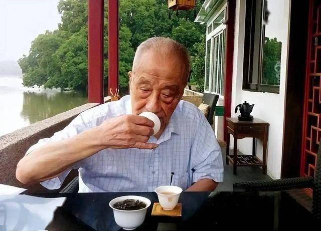 2种茶叶已被列入“伤肝名单”，喝多了或伤肝！再爱喝也要管住嘴